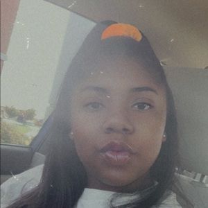 Meet your Posher, Monique